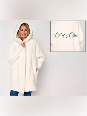 Brand New Jill Martin White Sherpa Lounger with Out of Office Embroidery in back